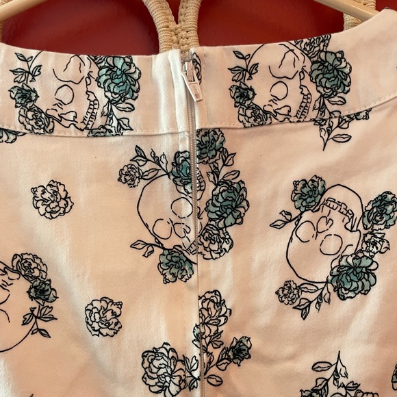 Vintage Style Dress, Skull and Roses - Picture 2 of 9